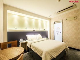 Seven Hotel