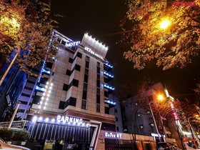 Seven Hotel