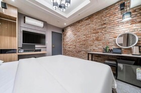 27 Hotel