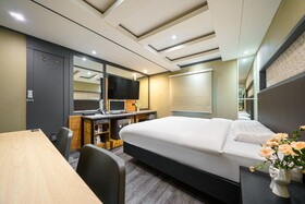 27 Hotel
