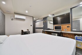 27 Hotel