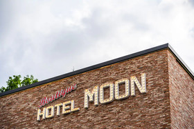 Hotel Moon