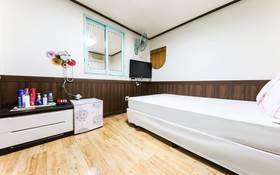 Boryeong Hayan Motel