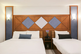 Themepark Tourist Hotel