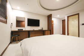 Themepark Tourist Hotel