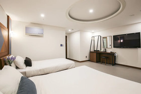 Themepark Tourist Hotel