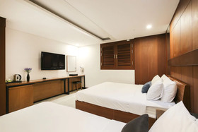 Themepark Tourist Hotel