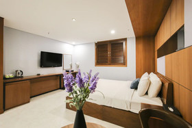 Themepark Tourist Hotel