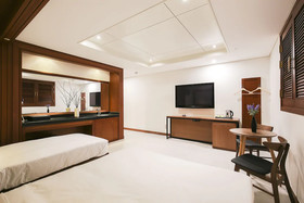 Themepark Tourist Hotel