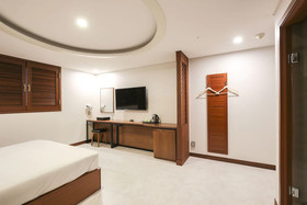 Themepark Tourist Hotel