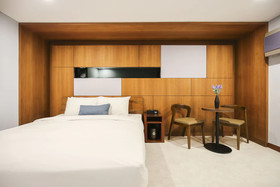 Themepark Tourist Hotel