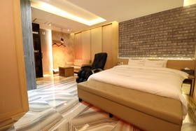 Airport Hotel