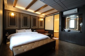 Airport Hotel