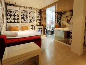 Apple Motel