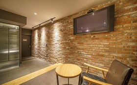 Busan Oncheonjang Mr Brick