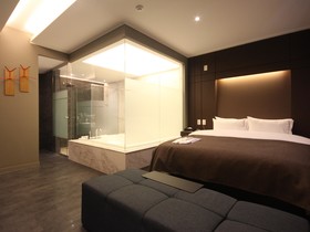 Club Hotel