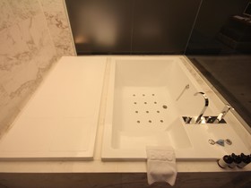 Club Hotel