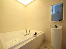 Club Hotel