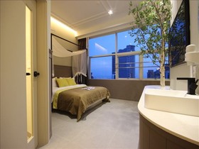 Club Hotel