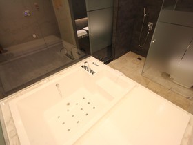 Club Hotel