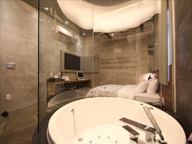 Club Hotel