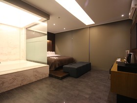 Club Hotel