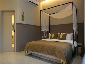 Club Hotel