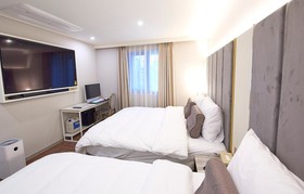 Den Basta Signature Hotel