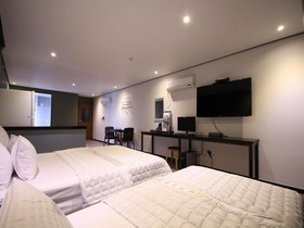 G7 Hotel