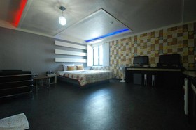 Gray Ground Hotel