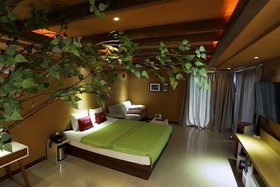 Gray Ground Hotel