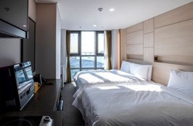 Griffin Bay Hotel