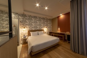 Hound Garden & Terrace Hotel