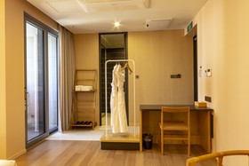 Hound Garden & Terrace Hotel