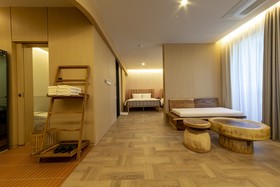 Hound Garden & Terrace Hotel