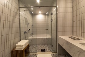 Hound Garden & Terrace Hotel