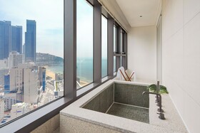 Le Collective Haeundae Paragraf