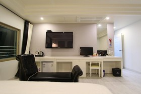 Louis J Hotel