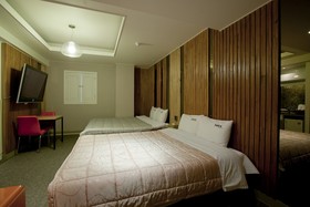 Max Motel