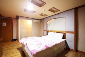 Naias Motel