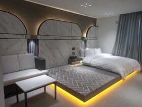 Reina Hotel
