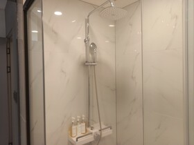 Reina Hotel