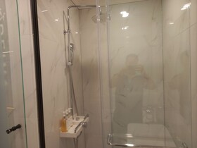 Reina Hotel