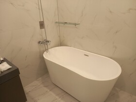 Reina Hotel