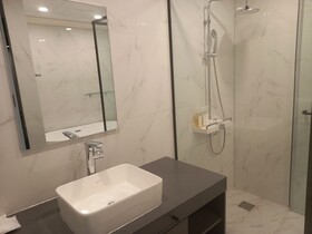 Reina Hotel