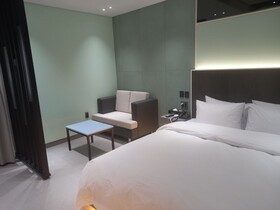 Reina Hotel