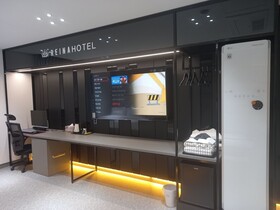 Reina Hotel