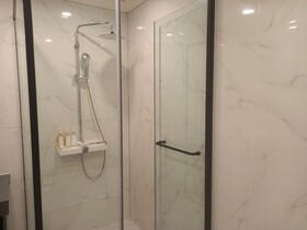 Reina Hotel