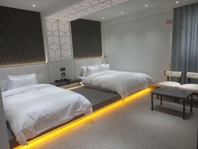 Reina Hotel