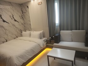 Reina Hotel